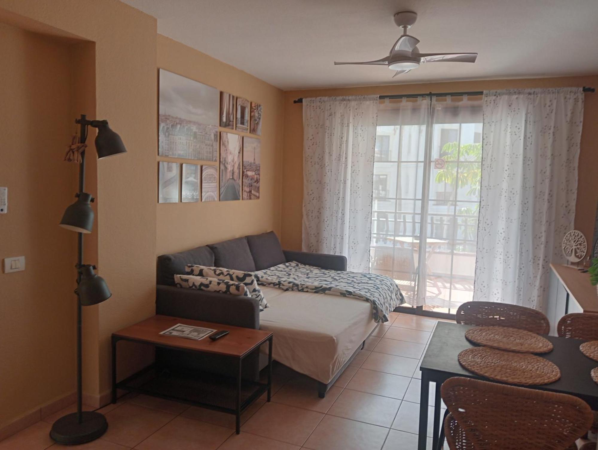 Greatly Located Apartment With Heated Pool, Los Cristianos ロスクリスティアーノス エクステリア 写真