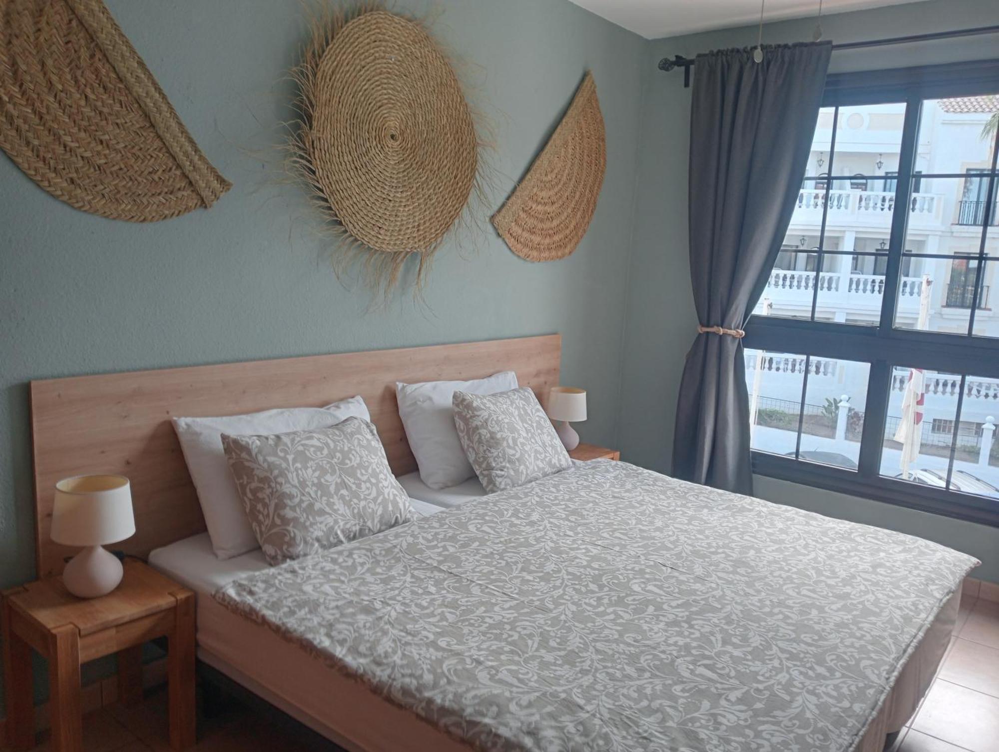 Greatly Located Apartment With Heated Pool, Los Cristianos ロスクリスティアーノス エクステリア 写真