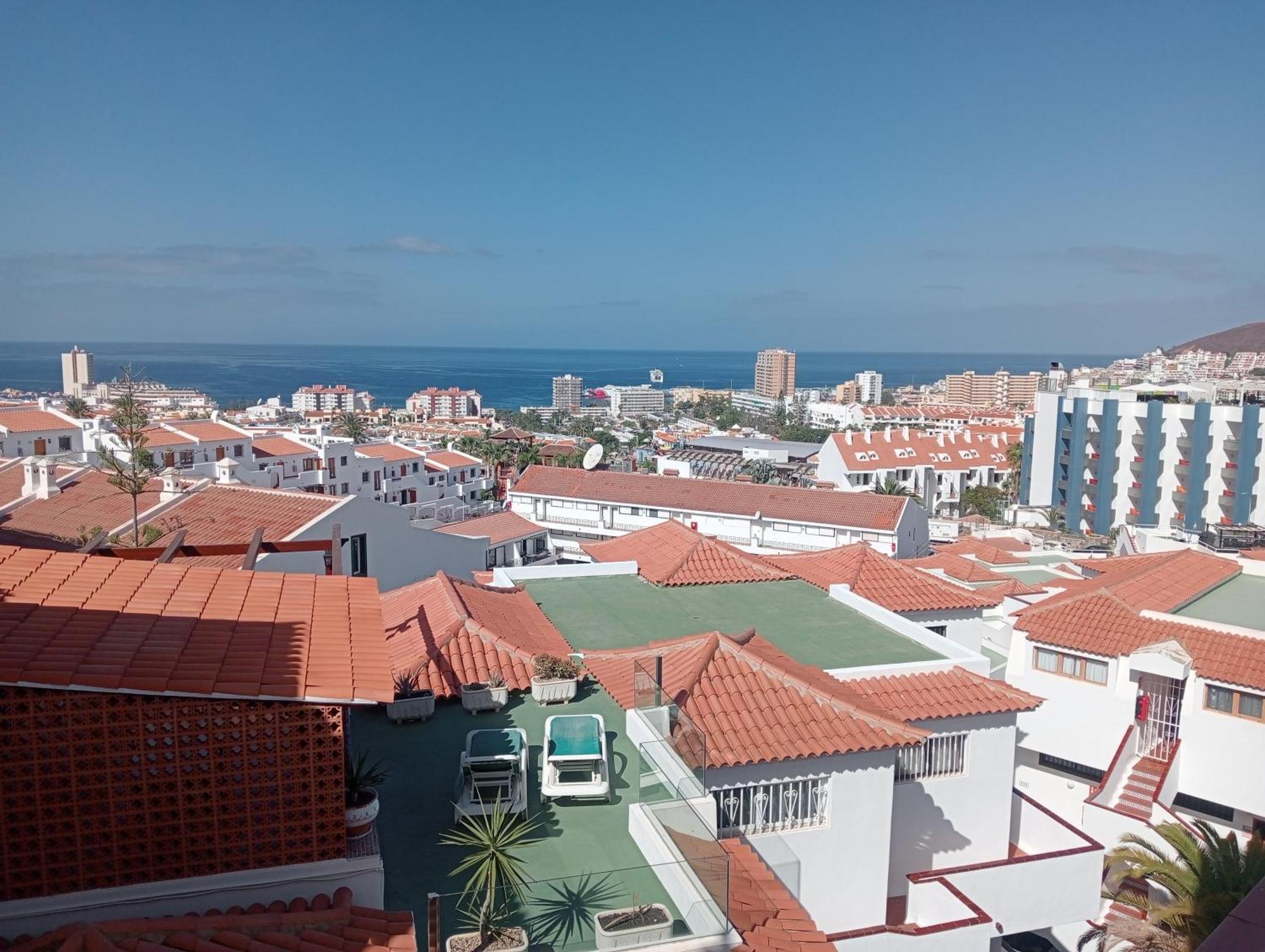 Greatly Located Apartment With Heated Pool, Los Cristianos ロスクリスティアーノス エクステリア 写真