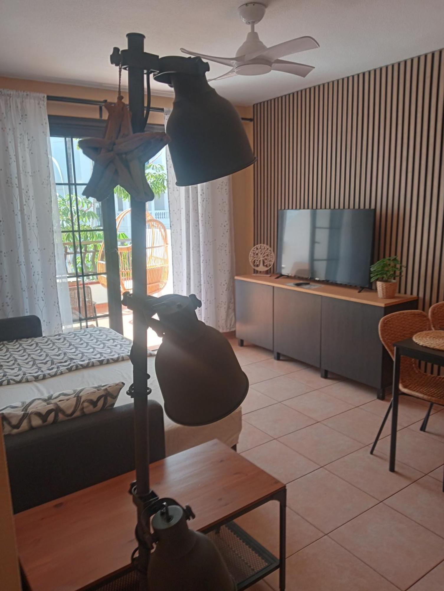 Greatly Located Apartment With Heated Pool, Los Cristianos ロスクリスティアーノス エクステリア 写真