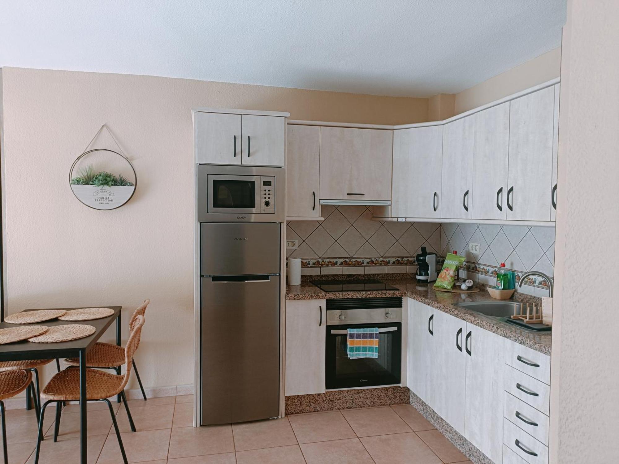 Greatly Located Apartment With Heated Pool, Los Cristianos ロスクリスティアーノス エクステリア 写真