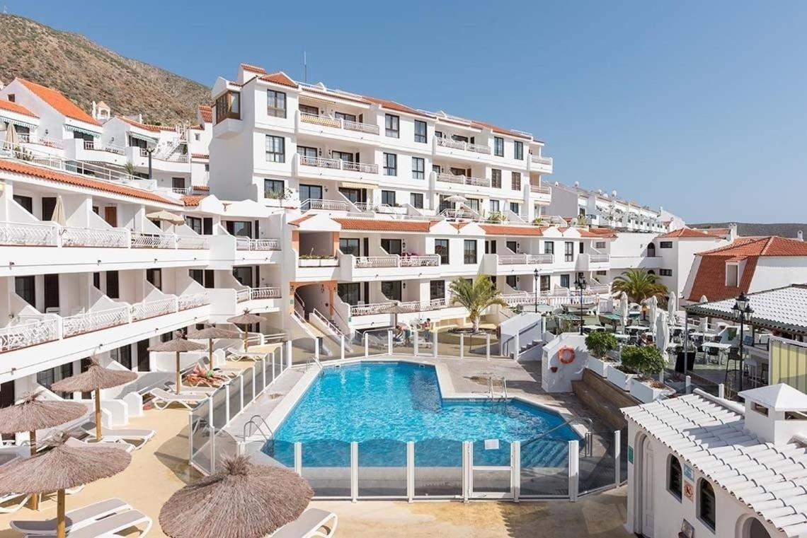 Greatly Located Apartment With Heated Pool, Los Cristianos ロスクリスティアーノス エクステリア 写真